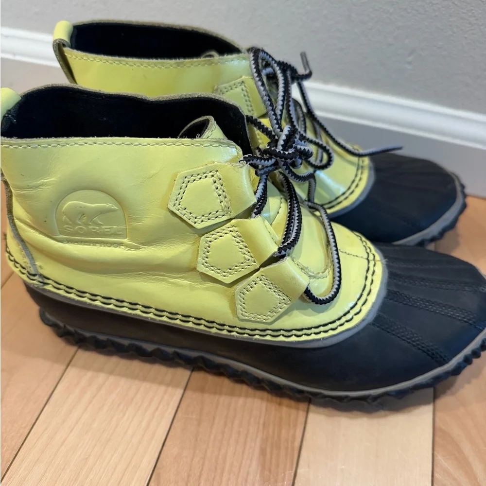 Sorel Out N About Chelsea waterproof duck boot.